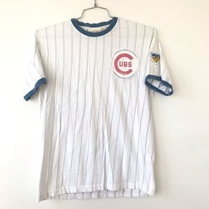 Cubs distressed tee size xl